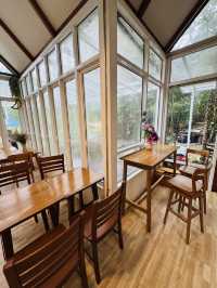 Mali Cafe จันทบุรี คาเฟ่ริมน้ำบรรยากาศอบอุ่น 