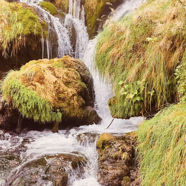 Kravica Waterfall: A Solo Traveler’s Emerald Oasis! 🌿💦