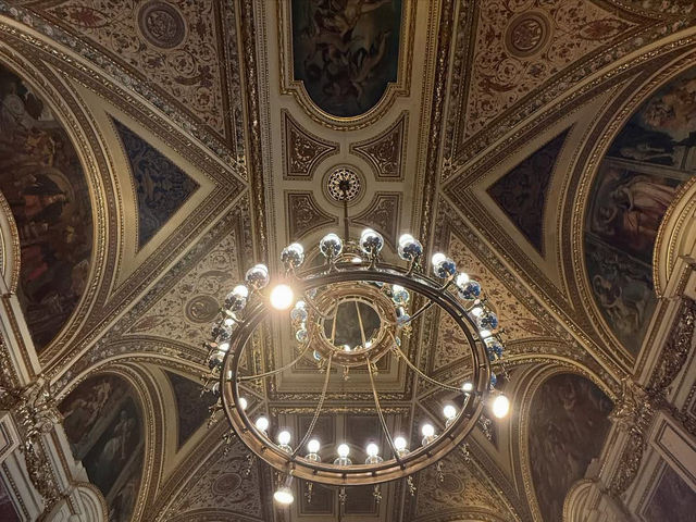 Experiencing Grandeur at the Vienna Opera House Vienna Experiencing Grandeur at the Vienna Opera House Vienna