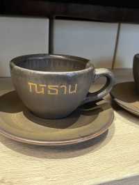 ☕📖 ดื่มด่ำโลกแห่งนิทาน @ ณิธาน คาเฟ่ พัทยา