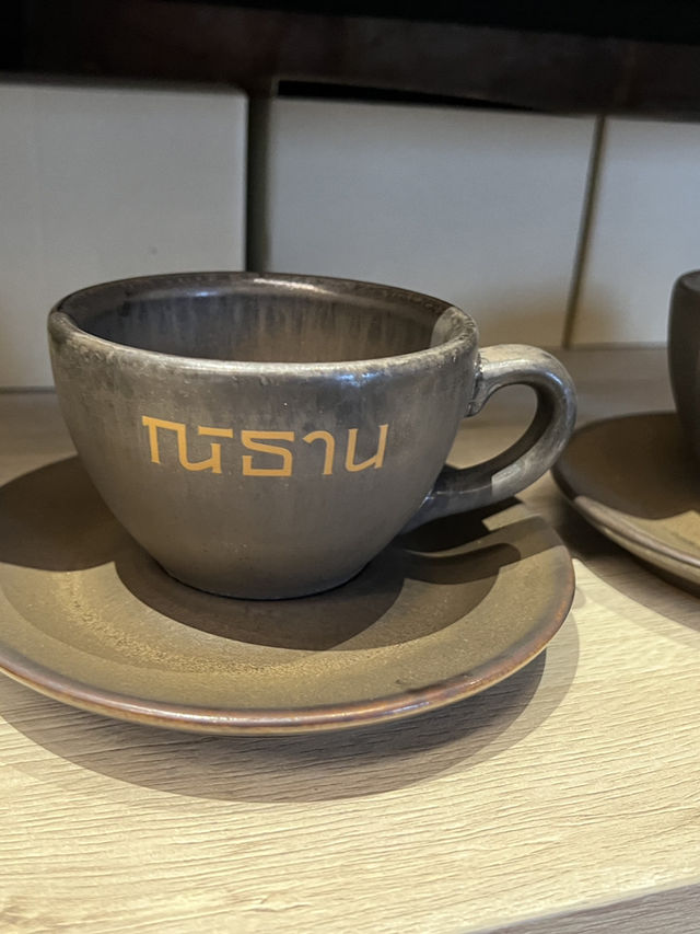 ☕📖 ดื่มด่ำโลกแห่งนิทาน @ ณิธาน คาเฟ่ พัทยา