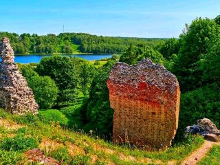Viljandi Castle Ruins – Echoes of Medieval Estonia 🏰