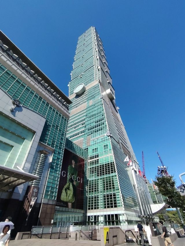 Taipei 101 – Iconic Tower with Budget-Friendly Hack 🌆✨"