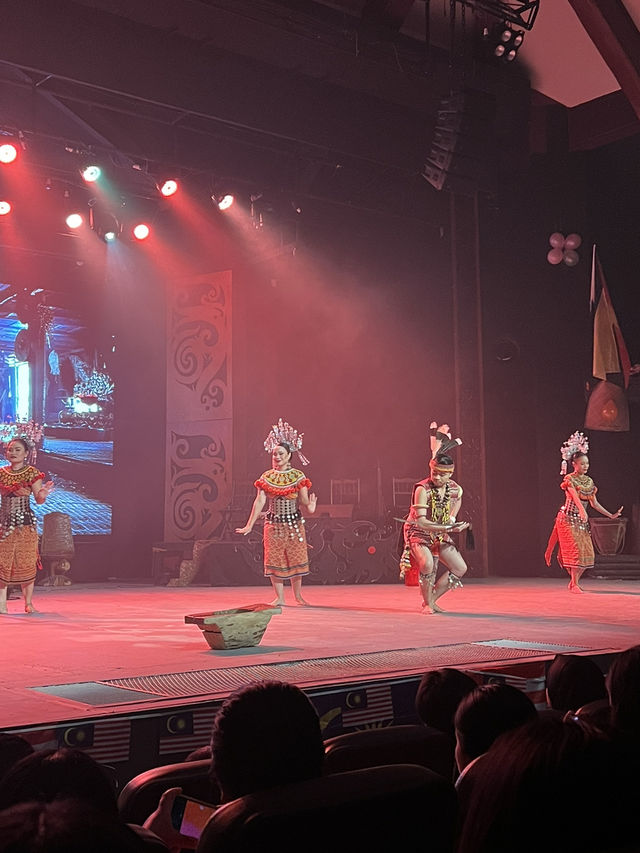 Sarawak in Every Shade: Golden Skies, Ancient Roots, Living Nature