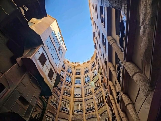 巴塞隆納 | 米拉之家，一場會呼吸的藝術之旅