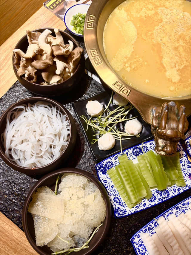 【🔥元朗火鍋核彈級花膠雞】花膠多到不手軟,湯濃牛肉嫩!大滾友視覺與味覺的雙重暴擊 【🔥元朗火鍋核彈級花膠雞】花膠多到不手軟,湯濃牛肉嫩!大滾友視覺與味覺的雙重暴擊