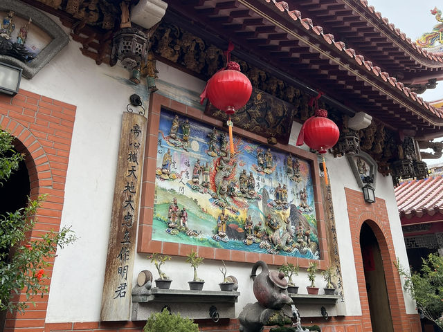 高雄|持法媽祖宮—紅瓦剪黏、山林長軸與城市遠景同框的一次心安之旅 ⛩️🌿 高雄|持法媽祖宮—紅瓦剪黏、山林長軸與城市遠景同框的一次心安之旅 ⛩️🌿