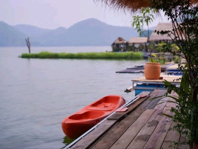 มาปล่อยใจ ลอยไปกลางน้ำ ที่ Sweet Floating House