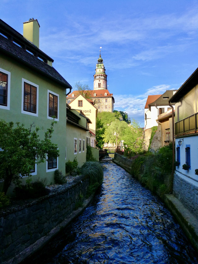 Sunny City Vibes☀️ 🍽️ A Taste of Český Krumlov – From Rustic Flavors to Riverside Charm