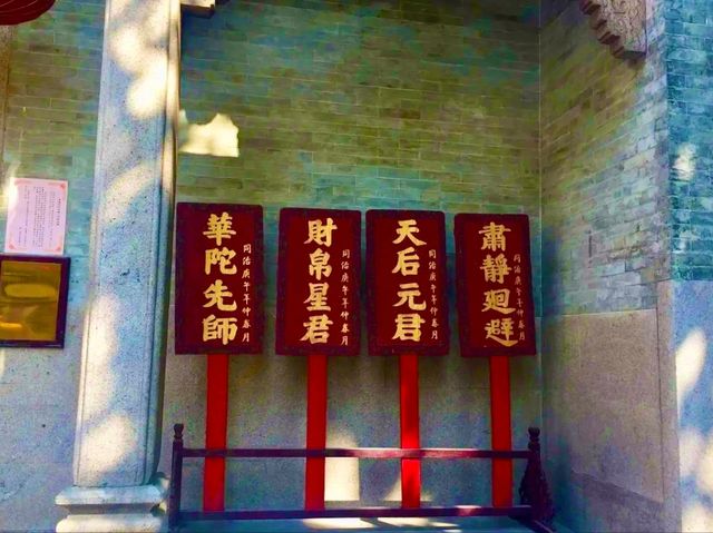 Tin Hau Temple, Aberdeen – A Tranquil Heritage Beside the Sea Tin Hau Temple, Aberdeen – A Tranquil Heritage Beside the Sea