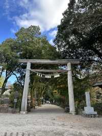 神話の舞台として多くの参拝者が訪れる