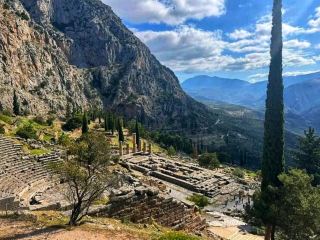 🏛️ Delphi – The Ancient Navel of the World