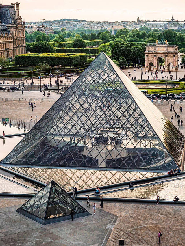 🖼️ Louvre Museum: A Timeless Treasure in the Heart of 
