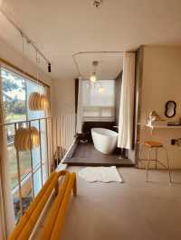 Idyllic Coastal Views and Peaceful Ambiance