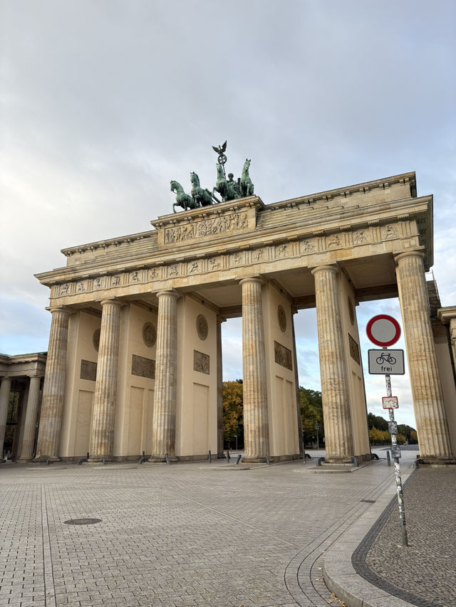 ประตูชัย Brandenburg Gate 🇩🇪 Berlin, Germany ประตูชัย Brandenburg Gate 🇩🇪 Berlin, Germany