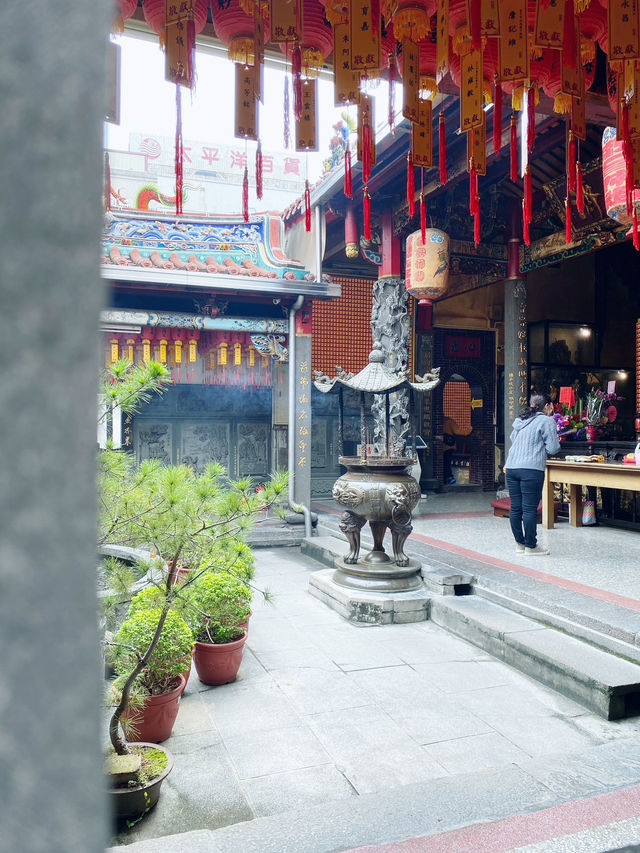 豐原最早的廟宇，宮內有嘉慶年間的文物喔！