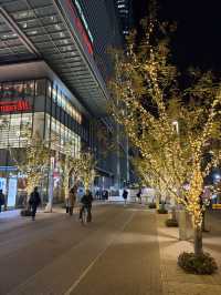 名古屋車站前金黃暴風！百貨步道銀杏滿天飛，像走進日劇