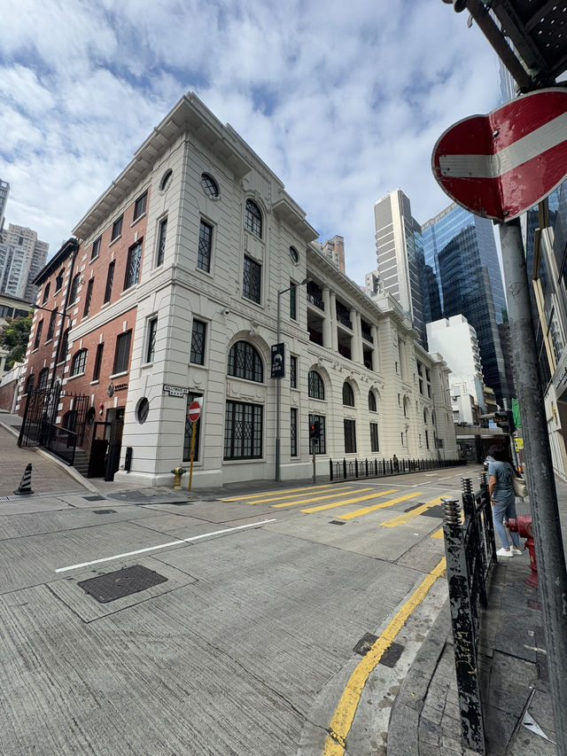 🎨 HOLLYWOOD ROAD 🎨 HOLLYWOOD ROAD