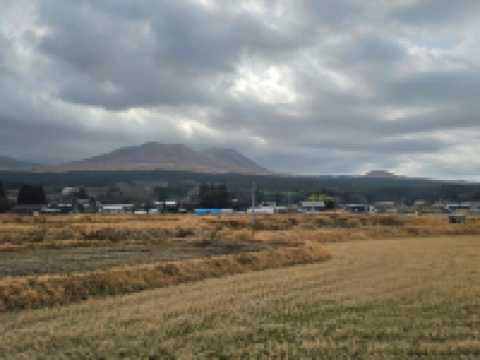 雲海、草原與火山脈動——阿蘇山群之美 🌋🌾