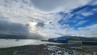 아카로아: 만 옆의 고요한 탈출구