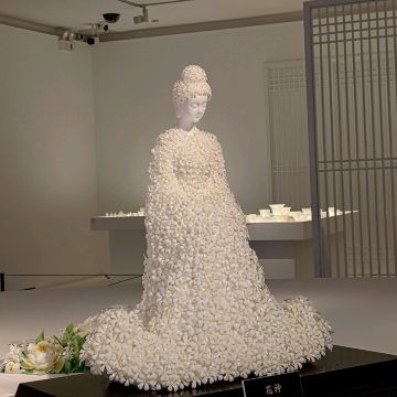 深セン関山月美術館｜超絶技巧の白磁フラワーアート彫刻展で繊細な
