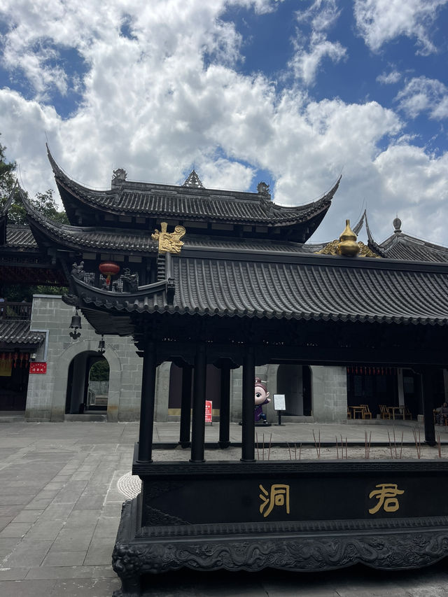 Chongqing in the heat, but what a trip! ☀️