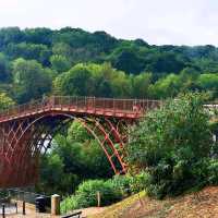 鐵橋(The Iron Bridge)