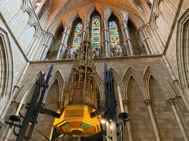 Serenity at Southwark Cathedral 🏛️🌿