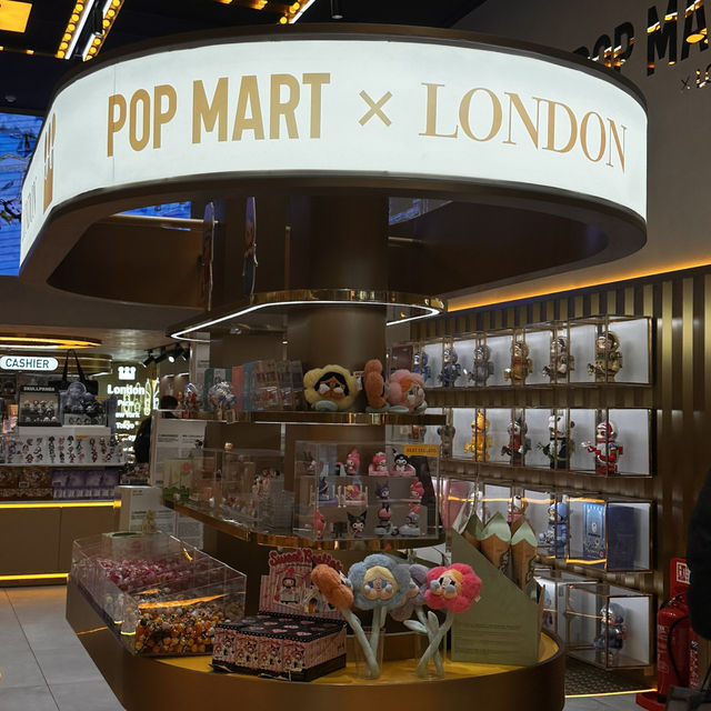 The most  vibrant store offering a wide range of trendy blind-box collectible toys.