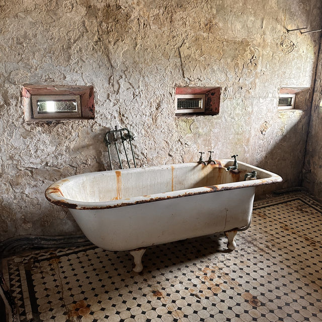 “Explore the Hidden Gem of Wales: St. Catherine’s Island & Historic Fort Tenby”