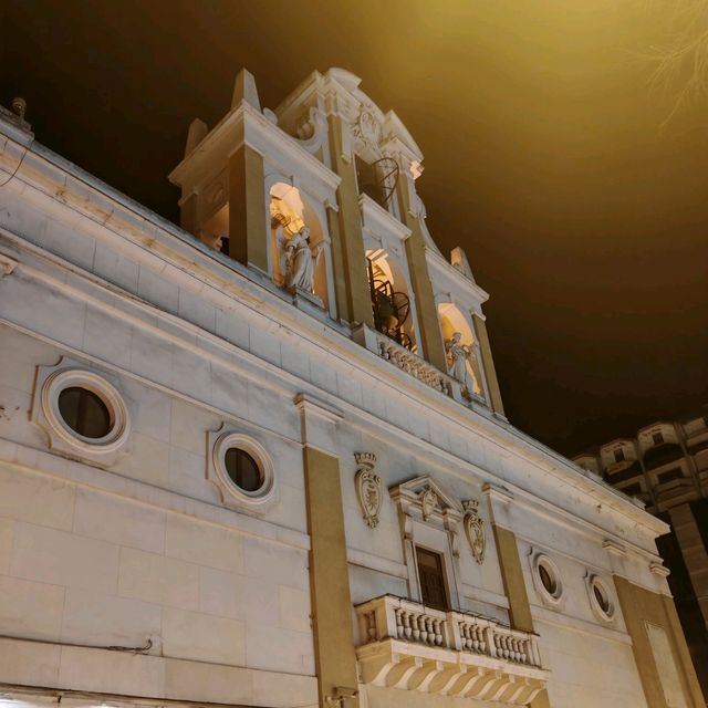 The Charm of Taranto: Christmas Magic and Playful Details