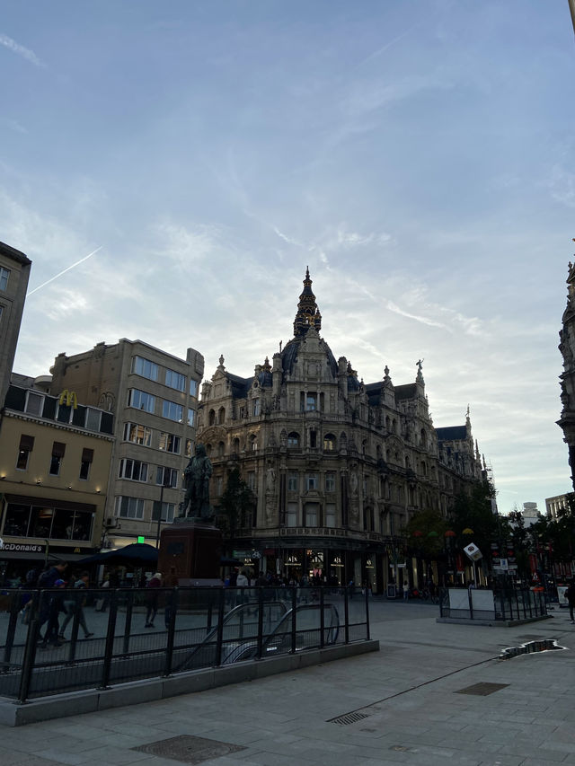 24 Hours in Antwerp: Castles, Fries & Riverside Views 🇧🇪 Part 2