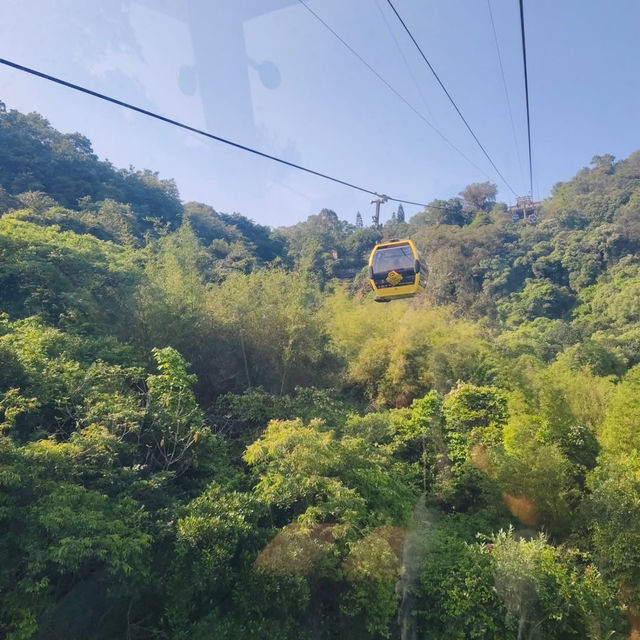 Baiyun Mountain: Where Clouds Kiss the Earth ☁️🏞️