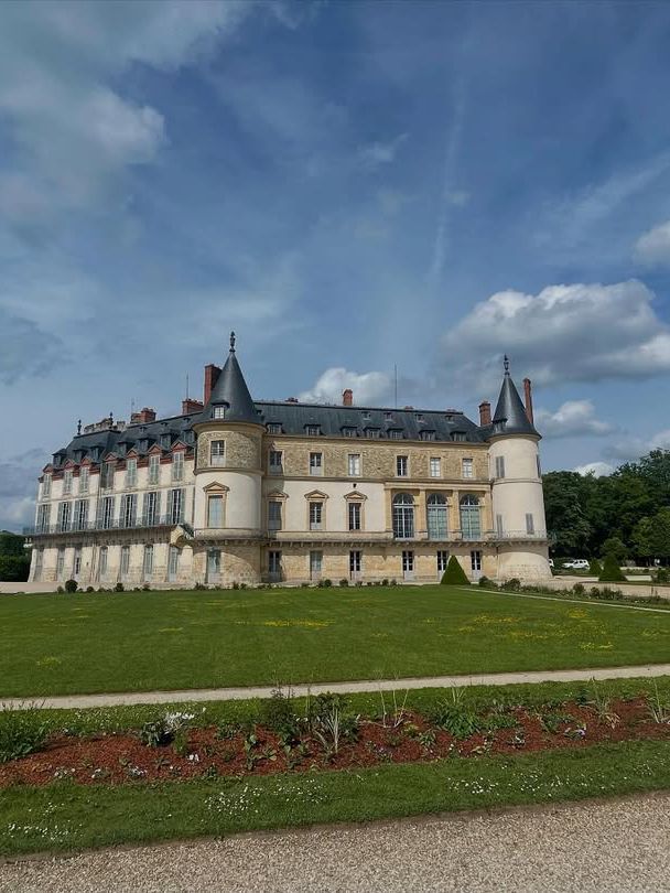 🏰✨ Château de Rambouillet: A Royal Retreat of Elegance and Nature ✨🏰    