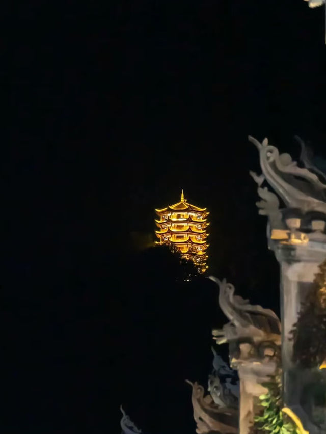 Timeless Beauty by the River: A Day in Fenghuang Ancient Town