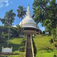 Sri Lanka: The Tear of the Indian Ocean, Smiling Through a Thousand Years