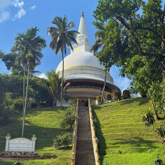 Sri Lanka: The Tear of the Indian Ocean, Smiling Through a Thousand Years