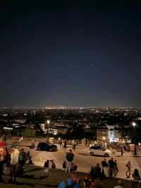 Cozy yet spooky in Paris 💫