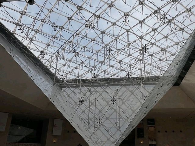 🎨 Top 10 Louvre Attractions + Spooky Halloween Vibes! 👻