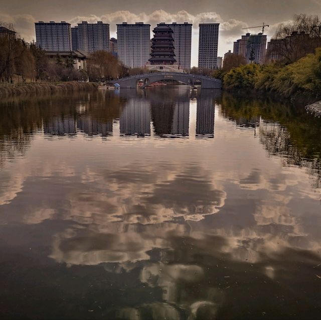 Xi'an's Han Cheng Lake