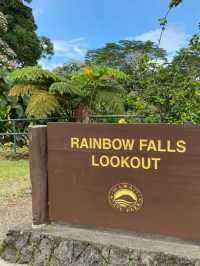 Must-visit hot spot in Hawaii 🏖 Rainbow Falls