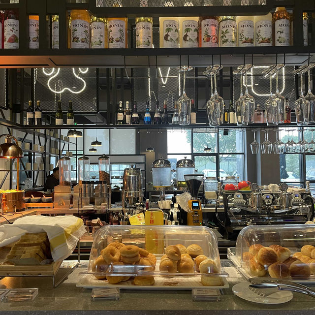 餐廳不大但很滿意的酒店早餐｜上海虹橋會展中心Moxy