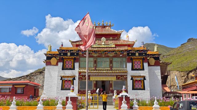 哲欽寺——新都橋偶遇的寺院，俯瞰整個新都橋鎮