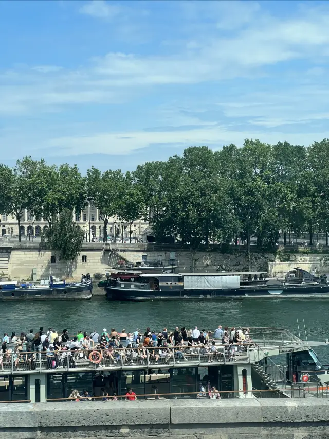 Seine River Cruise in Paris