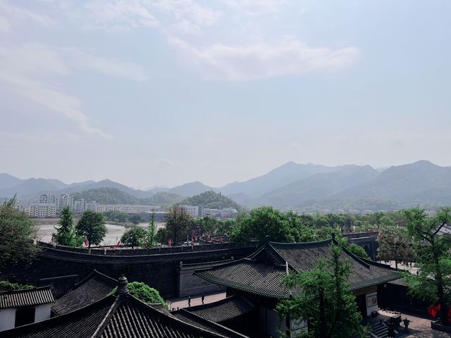 浙江臨海的龍興寺：博物館學習與陰陽塔的神秘之旅