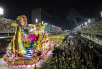舞動桑巴，夢回里約：狂歡節上的無限熱情之旅