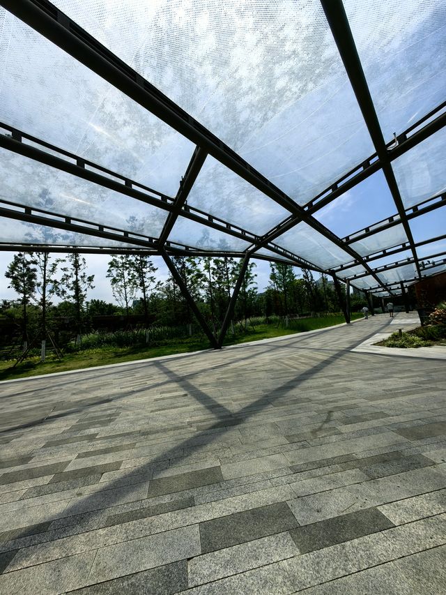 地下是停車庫｜地上是小河公園