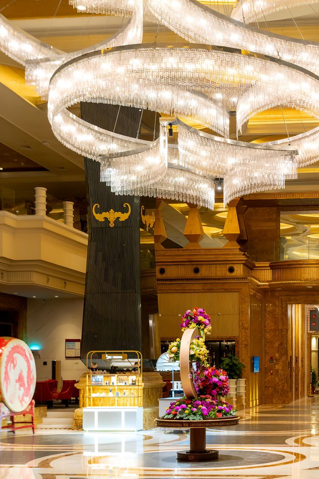 深圳酒店出門就是皇庭廣場！超近福田口岸，往返香港好便利！