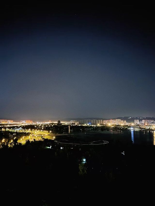 成都絕美湖景酒店，高空酒吧太酷了！