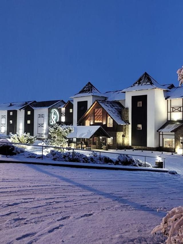 🏨✨ El Calafate's Cozy Retreat: Xelena Hotel & Suites 🌄